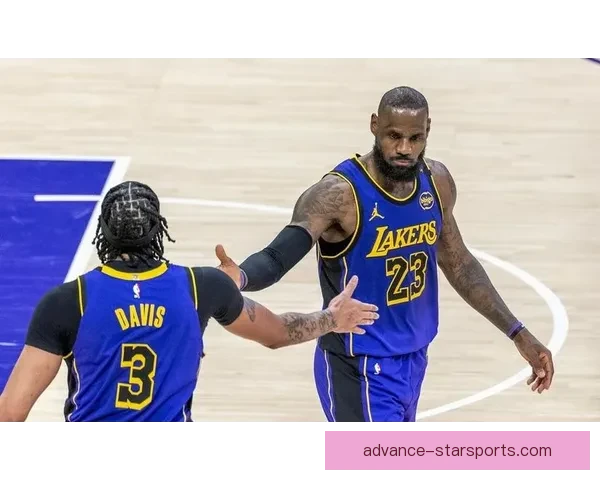 湖人队迎来新赛季挑战 詹姆斯与戴维斯携手冲击总冠军